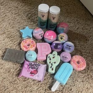 Bath bombs/ Bath salts